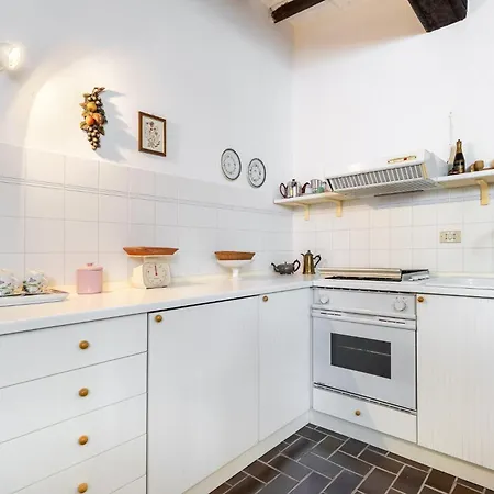 Сasa de vacaciones Typical Roero House With Langhe View And Private Park E Free Wifi